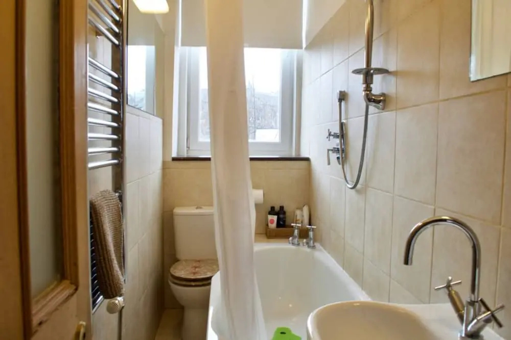 2 Bedroom Bright City Centre Flat Sleeps 4