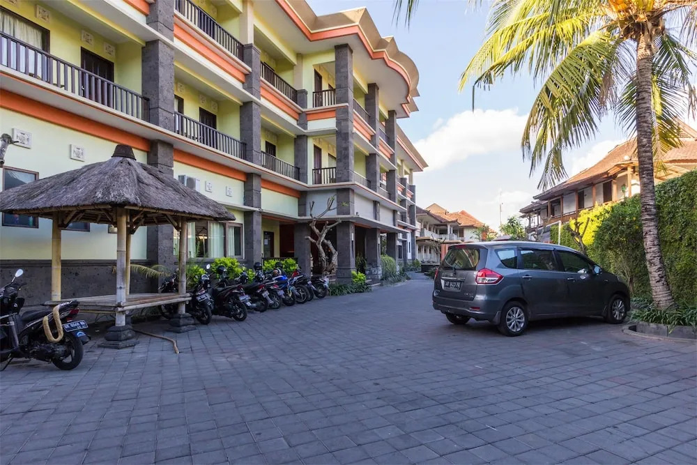 RedDoorz Plus @ Padma Utara 3