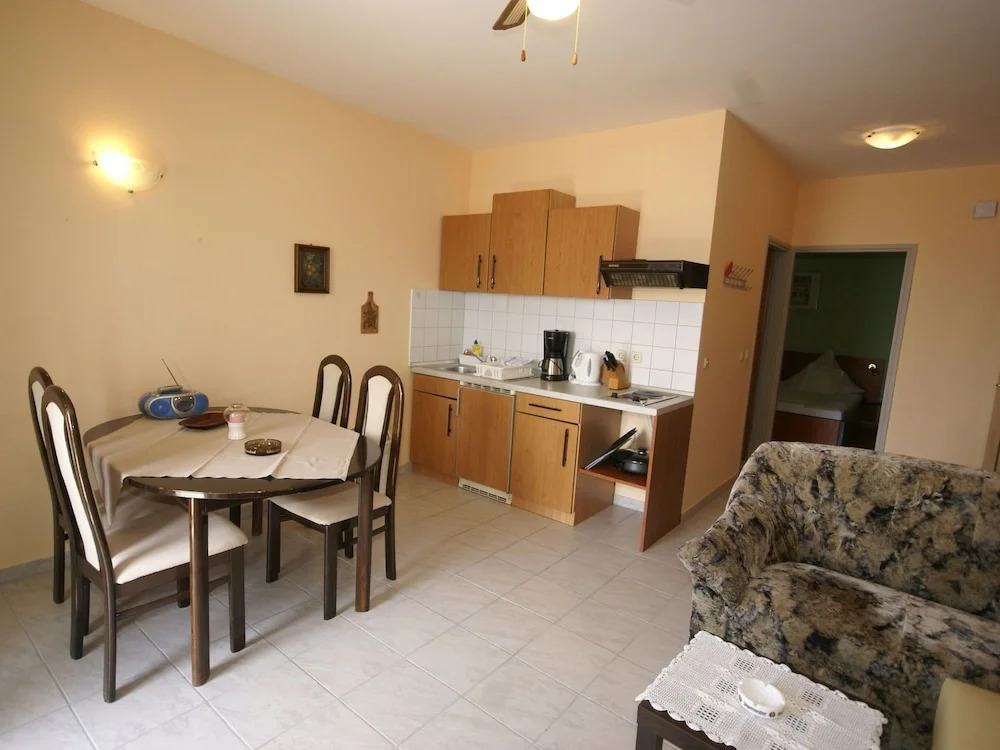 Spacious Apartment in Drage With Parking