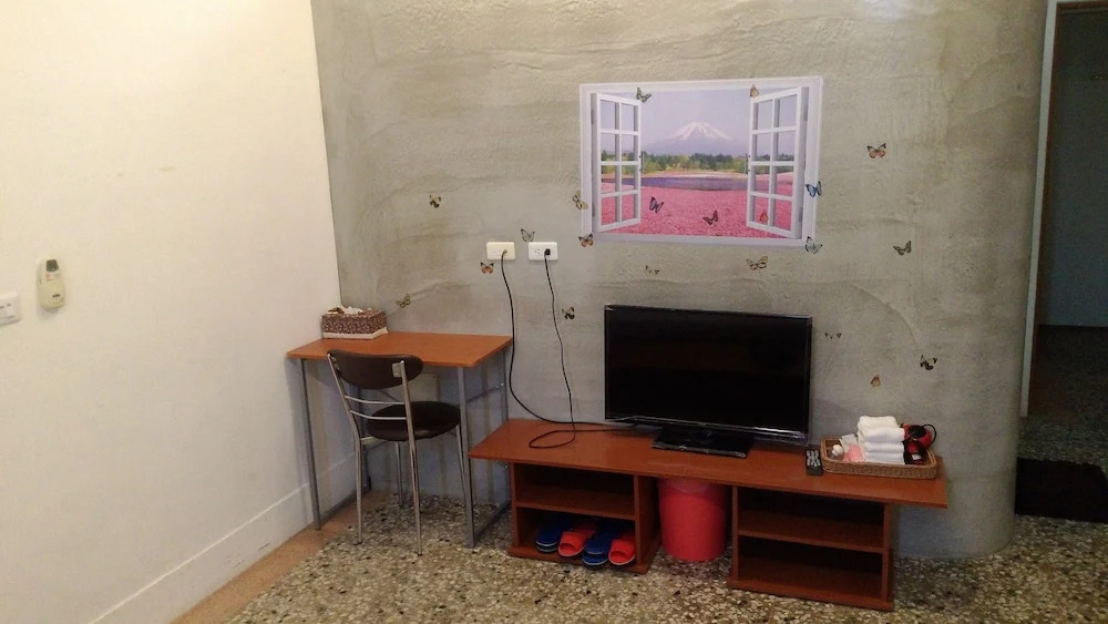 Caitlyn Hostel II