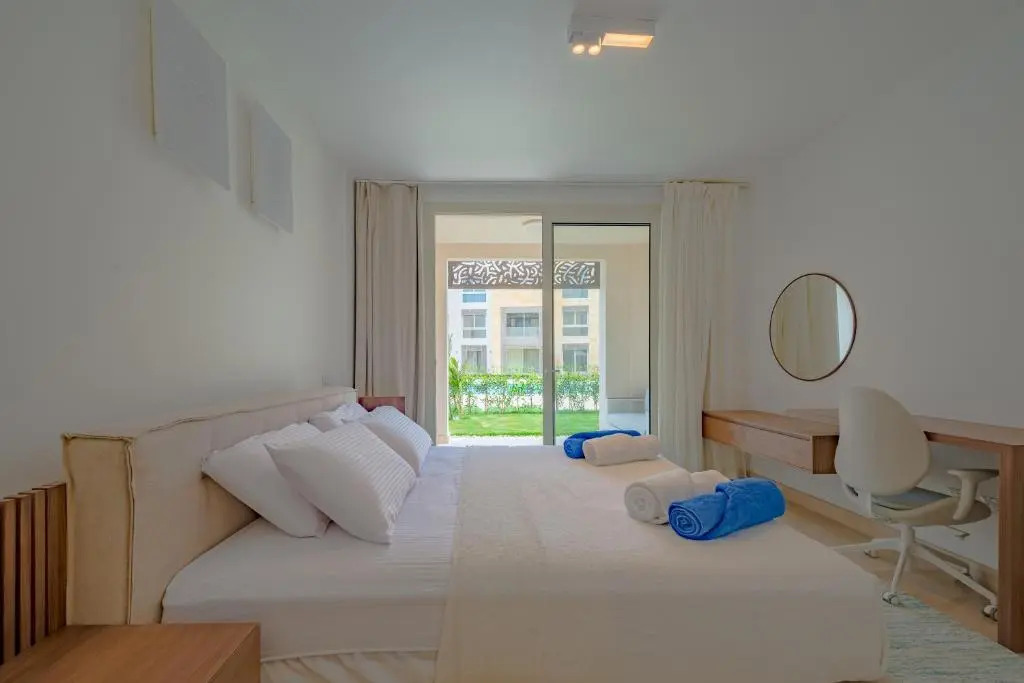 Seaview 3 BR with Beach & Pool access BBQ in Mangroovy