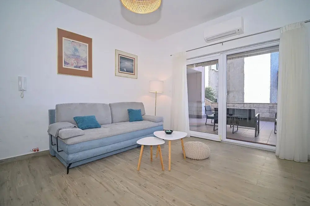 AMI Apartment Strožanac