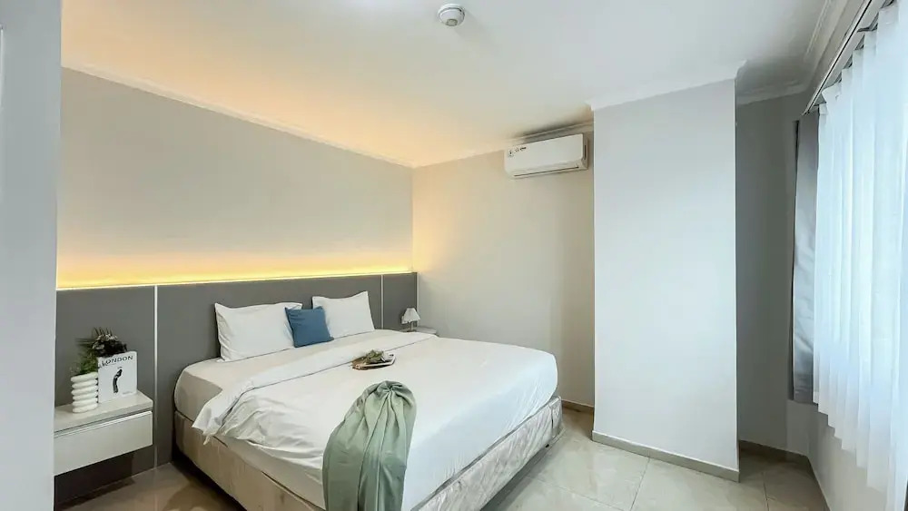 Warm And Nice 2Br At Permata Senayan Apartment
