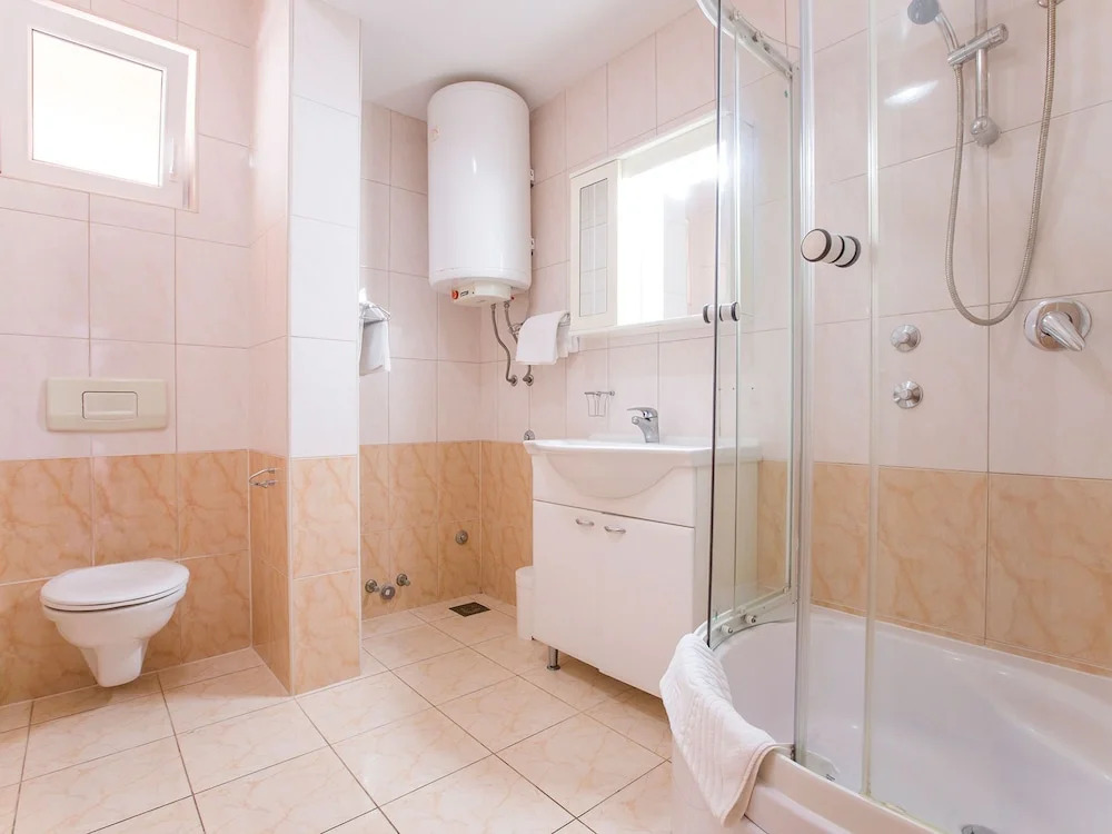Apartment with Sea View And Ac, 12 Km From Sibenik