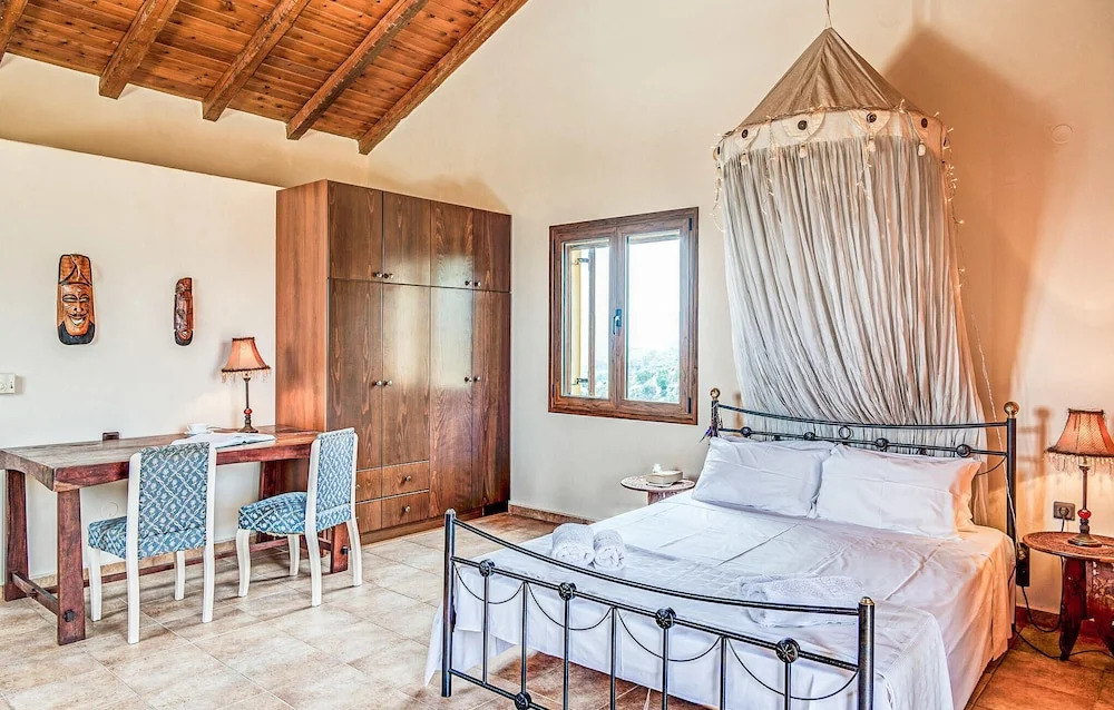 Beautiful Home in Finikia With Wifi and 3 Bedrooms