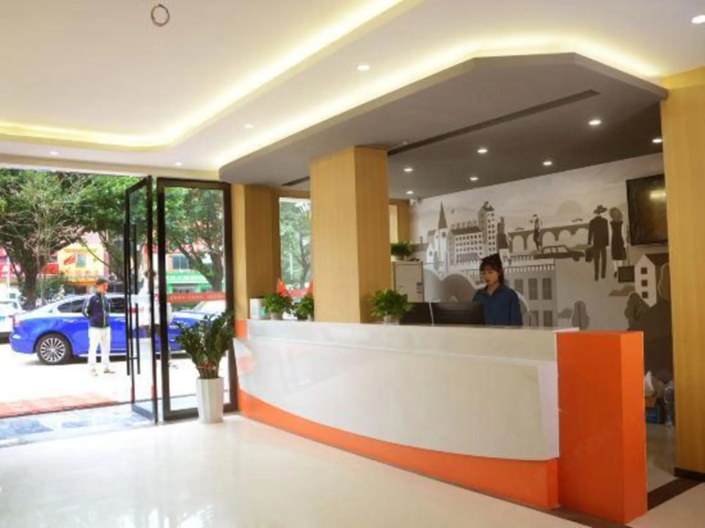 Orange Ke Chain Hotel (Ganzhou Nine Square Shopping Center The Mixc)