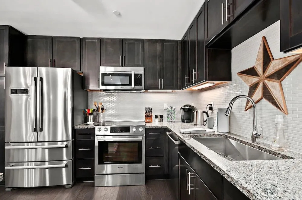 2BR Condo w Balcony Free Tix Walk to Downtown