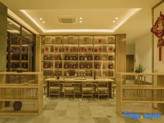 Wuyishan Liuyue Mountain Stream Hotel (Sangu Resort Chongxi Walkway Branch)