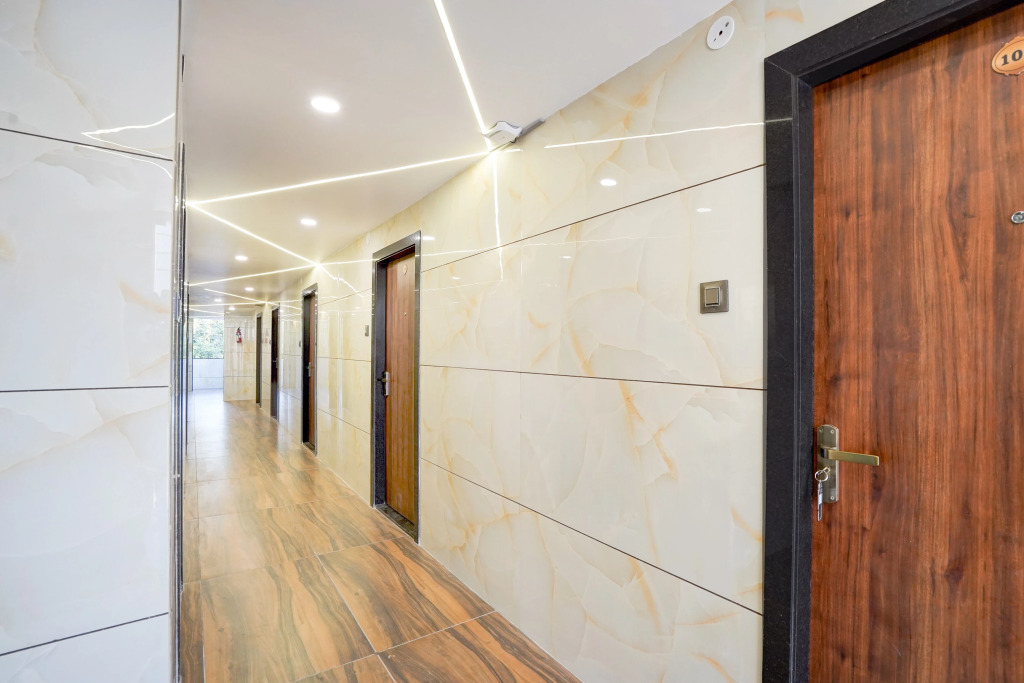Super Townhouse Rajendra Nagar Main Road