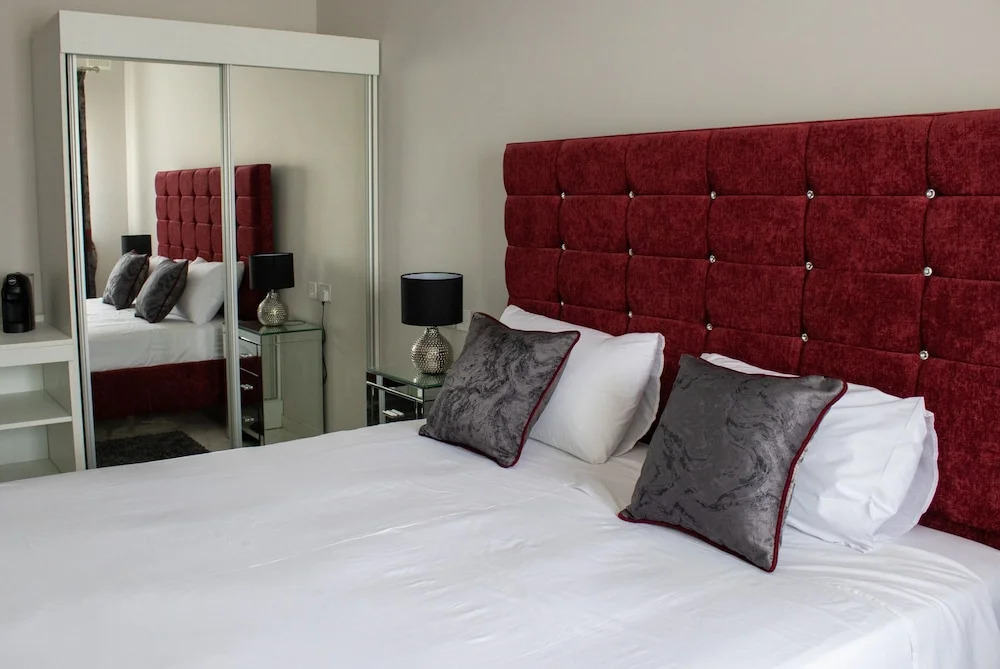 100 Boutique Living