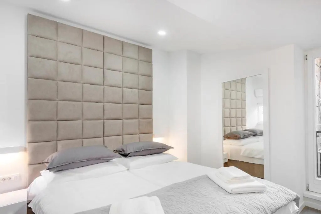 Feel like an Emperor Apartments