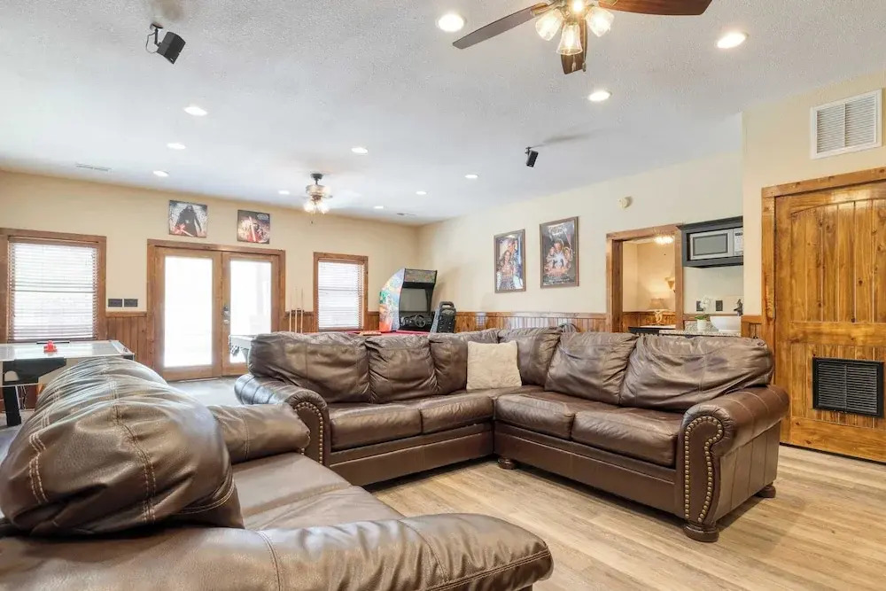 Alpine Mountain Lodge by Avantstay Sleeps 19 Luxury Cabin Game Room, Hot Tub Dollywood
