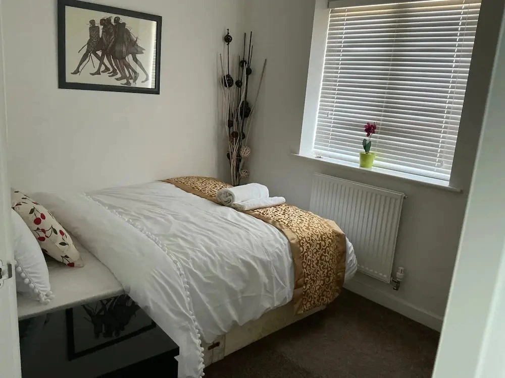 House Sleeps 8 With Wifi