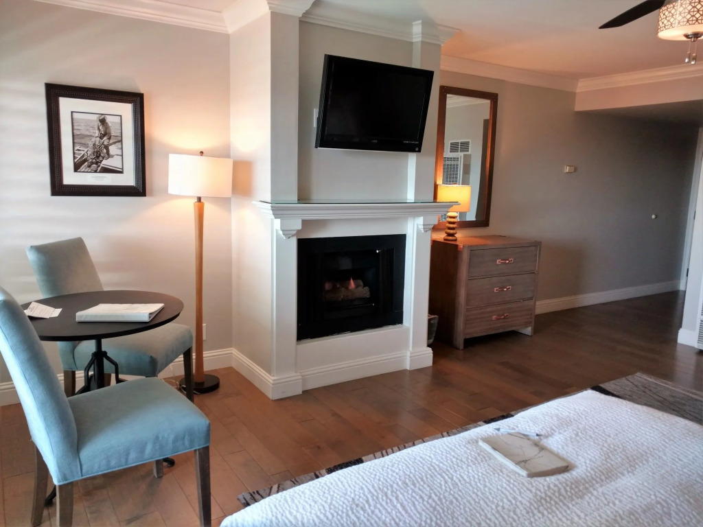 456 Embarcadero Inn & Suites