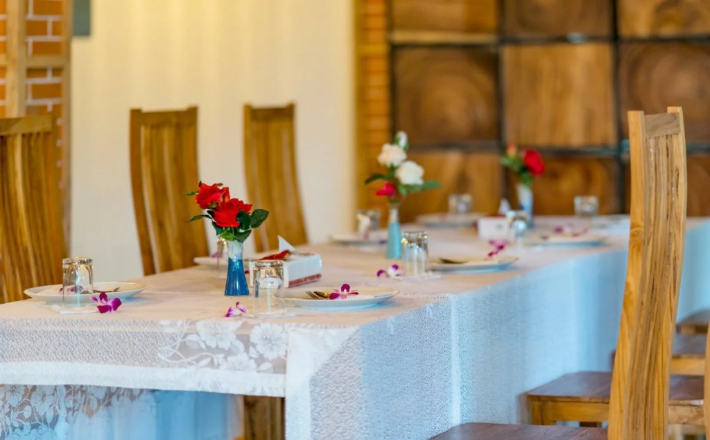Locals Villa Hotel