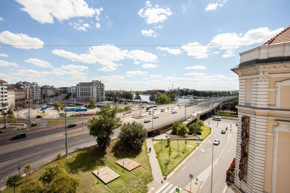 RiverView CityCenter Apartment