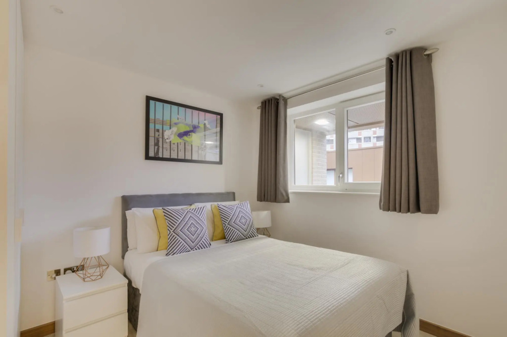 Spacious Two Bed w Balcony in Heart of Shoreditch