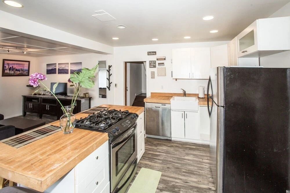 Green Lake Escape Seattle 4 bd 2 ba Sleeps 12!