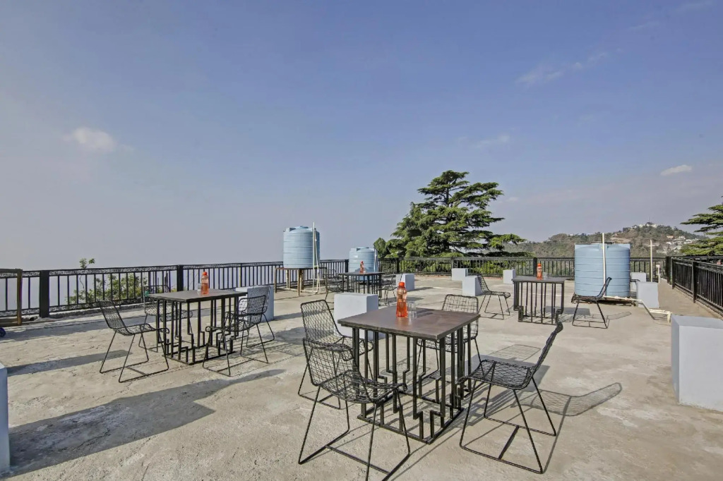Super OYO Collection O 88692 Grey Castle Inn