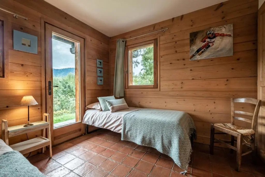 Chalet 5 minutes walk from the center of Megève and Ski-in ski-out