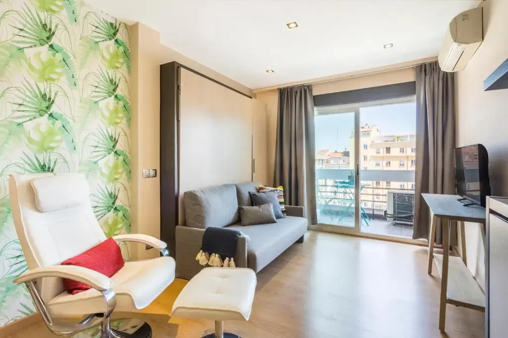 Cozy studio overlooking Pedro Zerolo Square