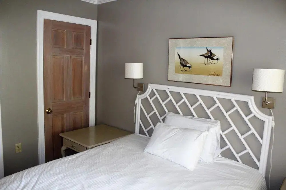 Blue Water Beachfront Condo 2 Mi to SkyWheel!