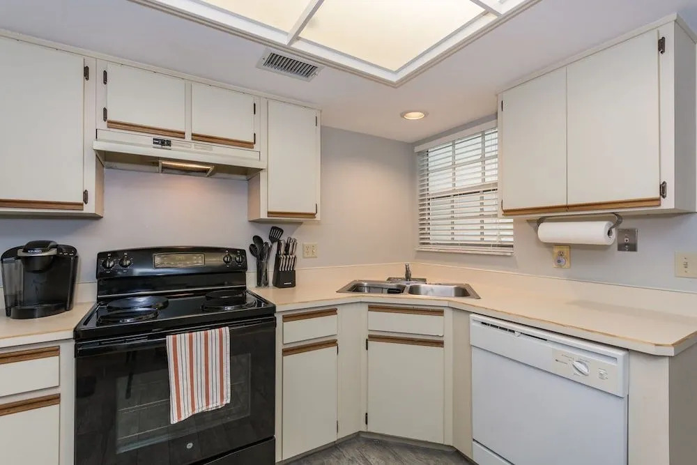 SV232 Sea Woods by RedAwning
