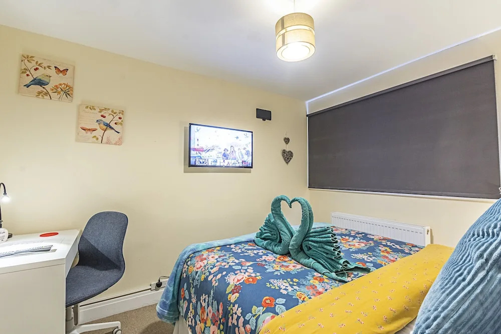 Greyhound Road Rooms