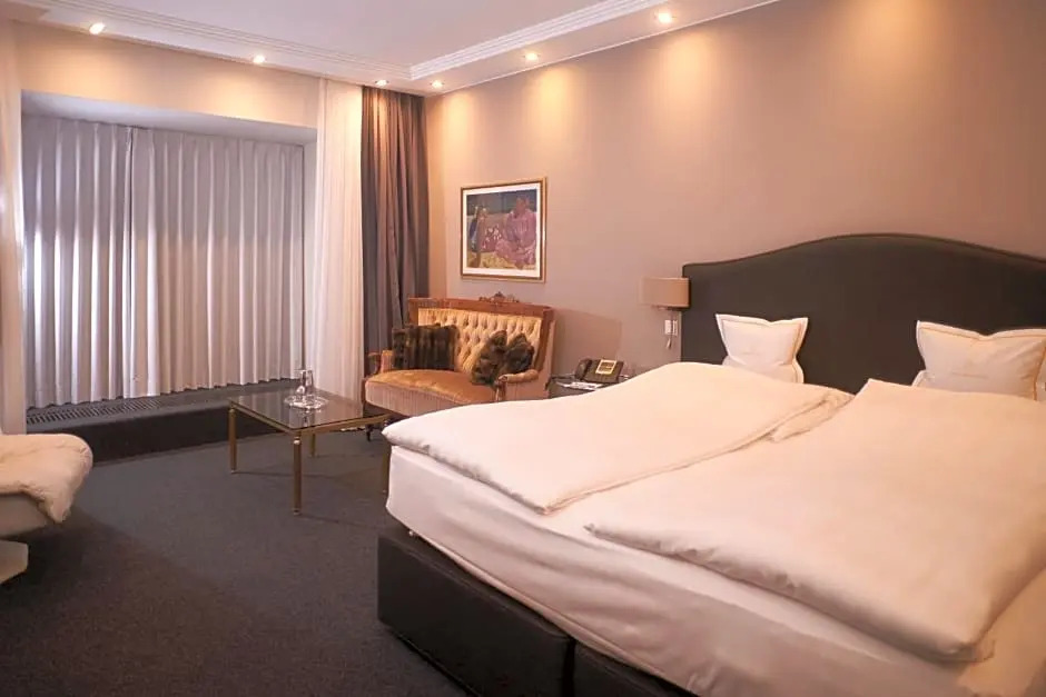 RomanticHOTEL Goldener Karpfen - das kleine, feine Grandhotel direkt in der Altstadt