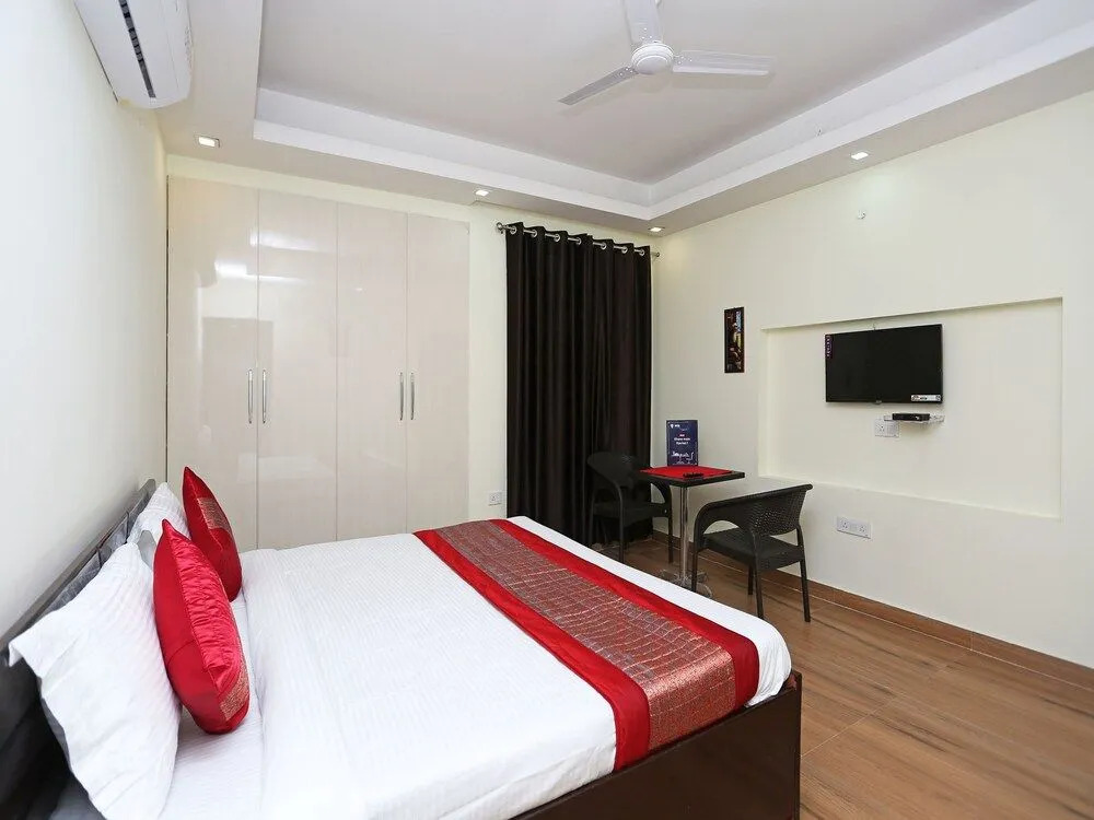 OYO 11090 Maira Homes