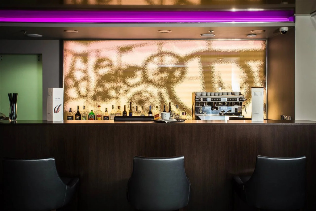 12 Revay Hotel