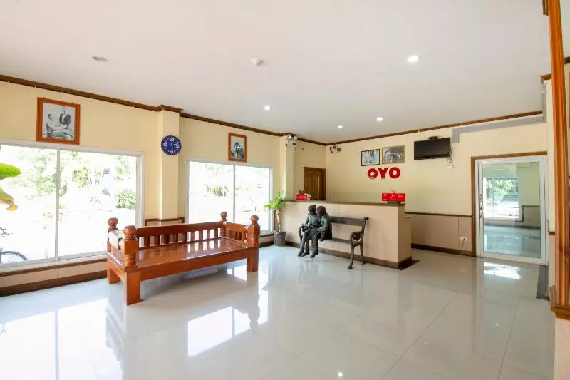 OYO 75334 Train Hotel