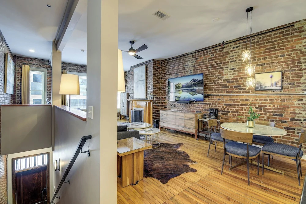 Stylish Dtwn Knoxville Condo w/ Rooftop Deck!