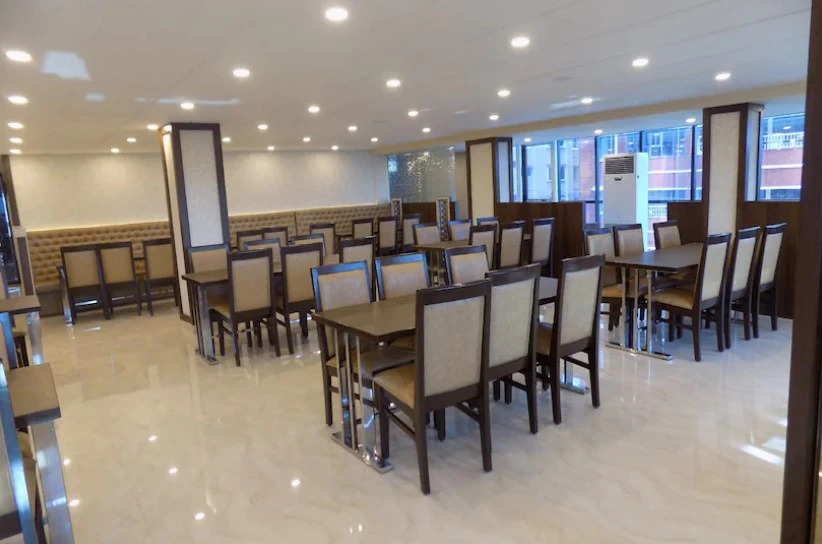 Hotel Sarah International