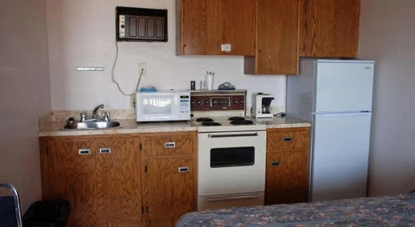 Cardston Inn