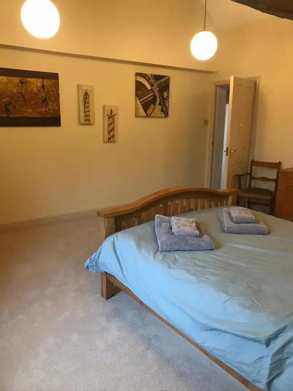 Flat 1, 22 the square