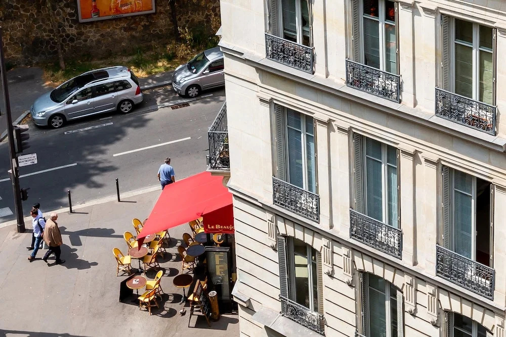 Balcony Bliss steps from the Bois de Boulogne