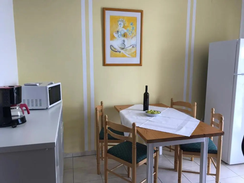 Die Appartements Glavas mit Loggia und Balkon für 3 Personen