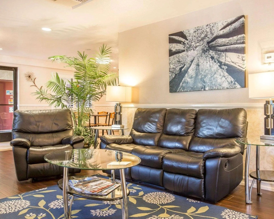 Rodeway Inn & Suites Colton-Riverside