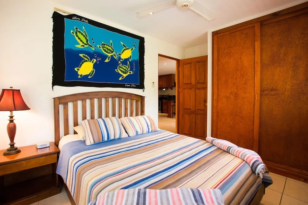 Cozy Garden Condo with Vibrant Tropical Decor, Swimming Pool and Rancho