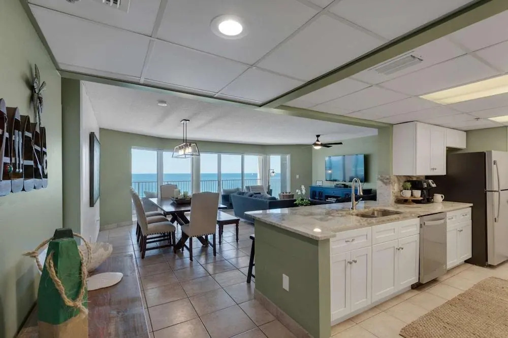 Gulf Front Living Room And Master Suite! Sleeps 8