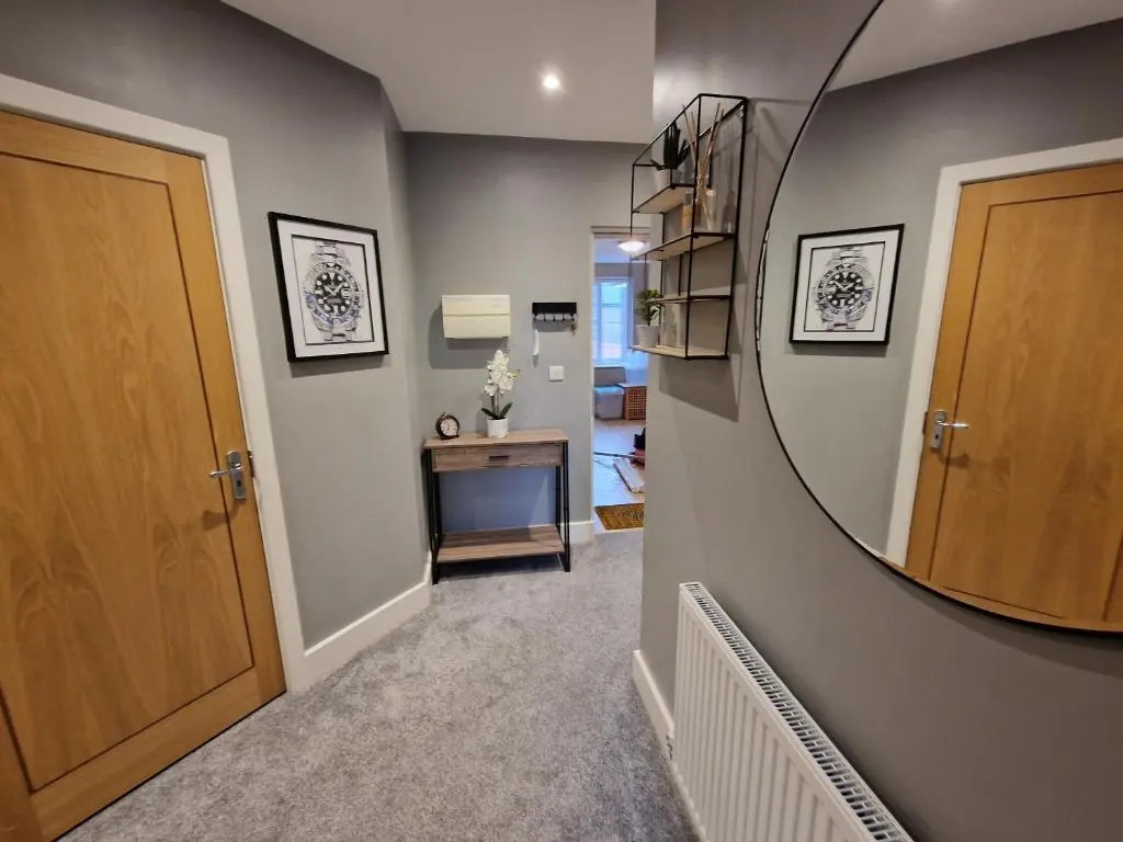 Entire Central 2 Bedroom Apartment (With Parking)
