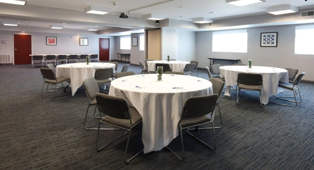 Holiday Inn Express Hotel & Suites Cincinnati Southeast Newport by IHG