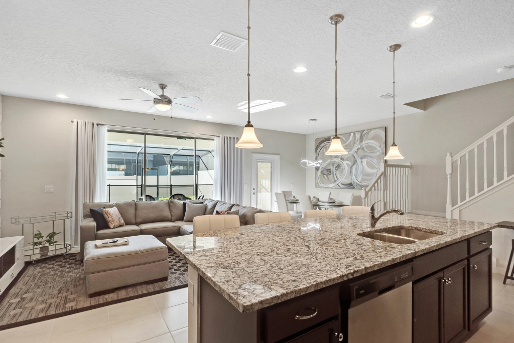 5 Bd 45 Ba Windsor At Westside 2402 Td