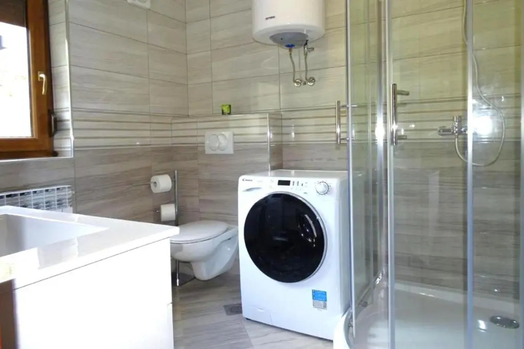 Kolpa Paradise Jacuzzi & Sauna - Happy Rentals