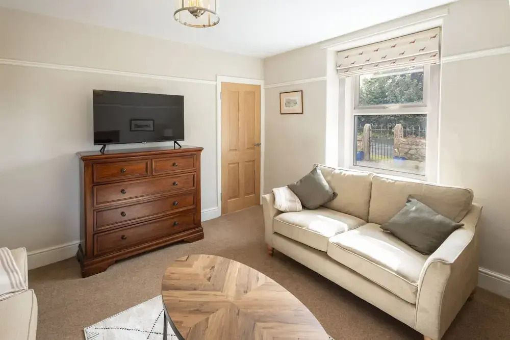 Host Stay Castle Hill Cottage