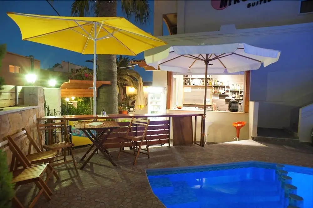 Nikolas Suites