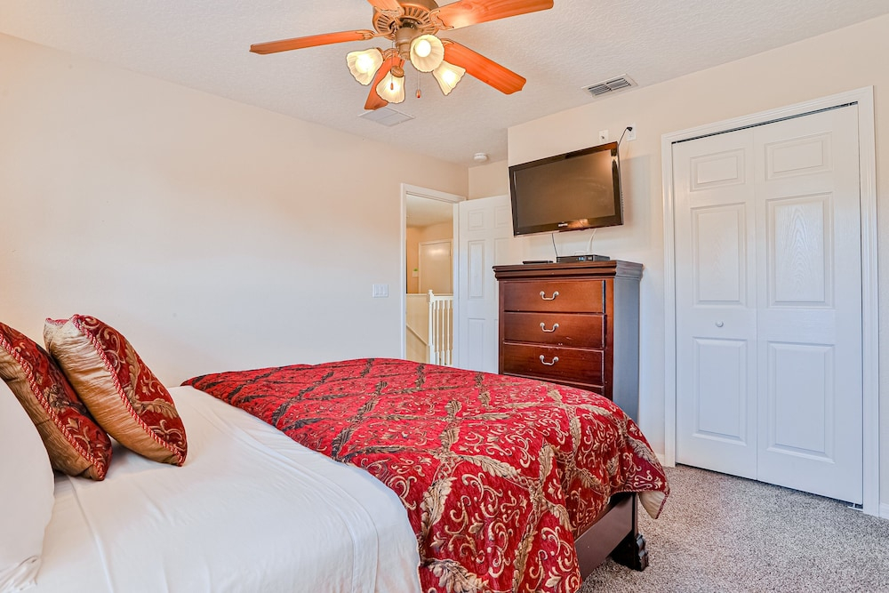 Spacious and Inviting Home With Private Pool, Central AC, and Washer/dryer