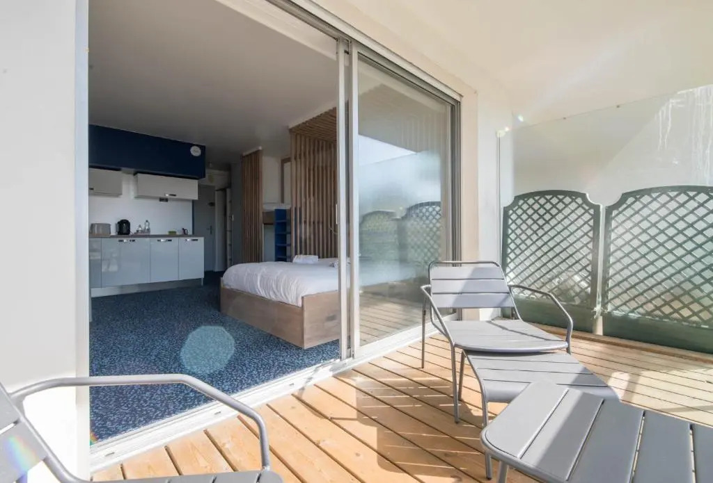 Studio design au pied de la gare de la Baule