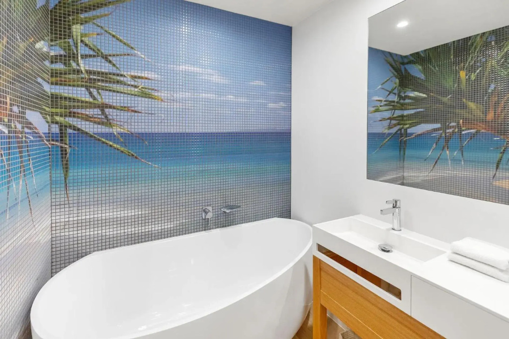 Unit 9 Fantastic Holiday Apartment in Sunshine Beach Stunning Views Opposite Beach Access